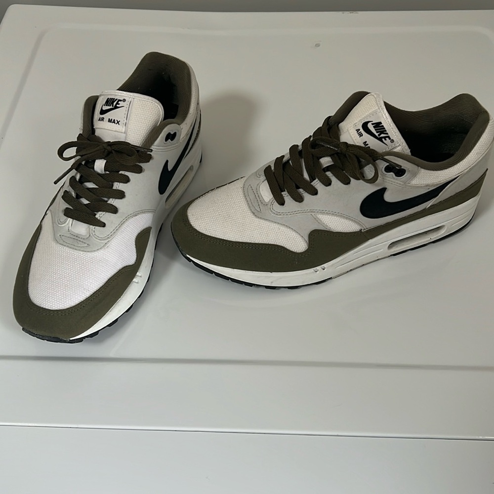 Airmax 1, olive green, size 11. Used no box. Great condition